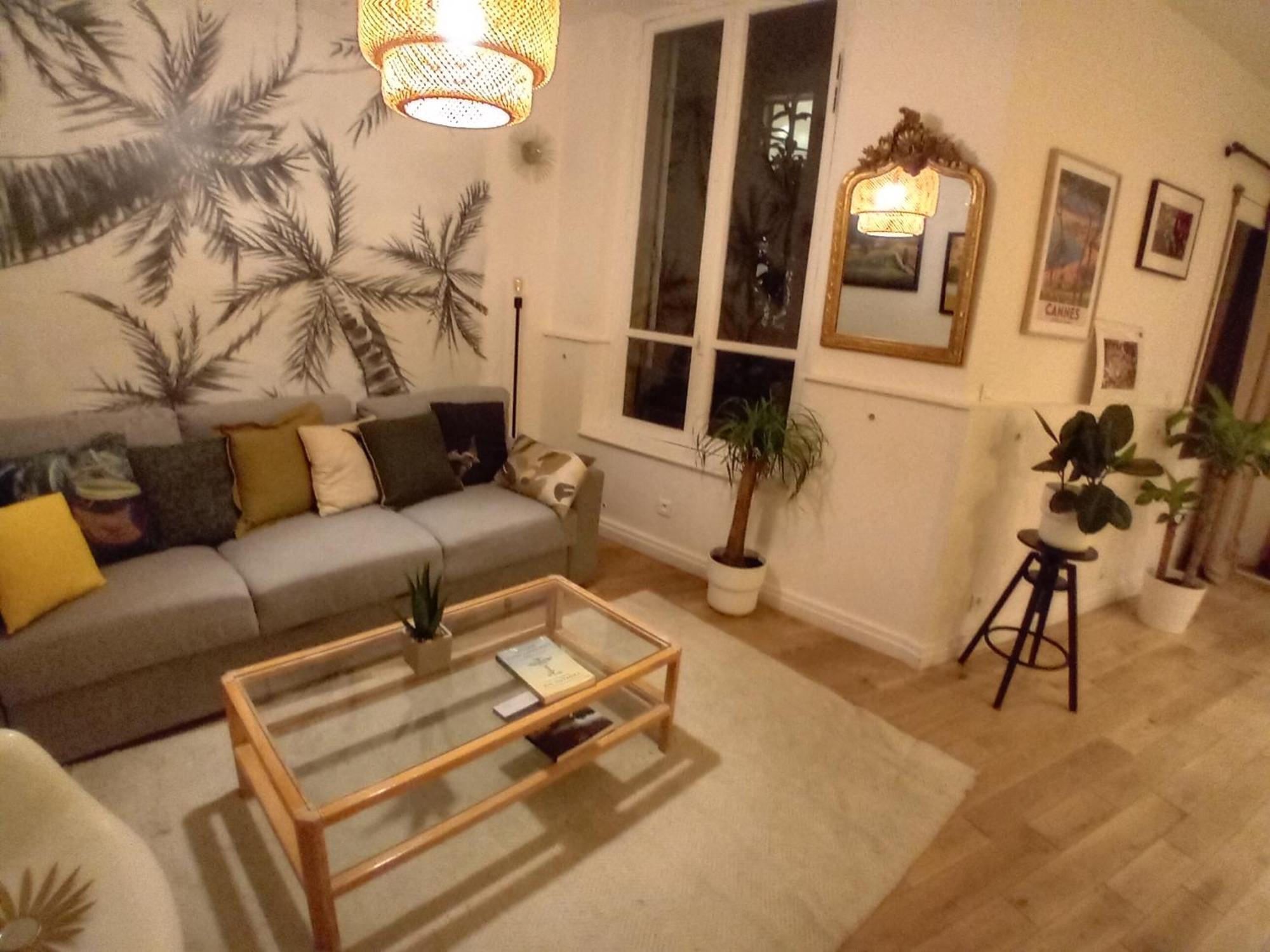 Homestay Eiffel Tour And Louvre Meusm 5 Minute , Front Metro, Gare Montparnasse *