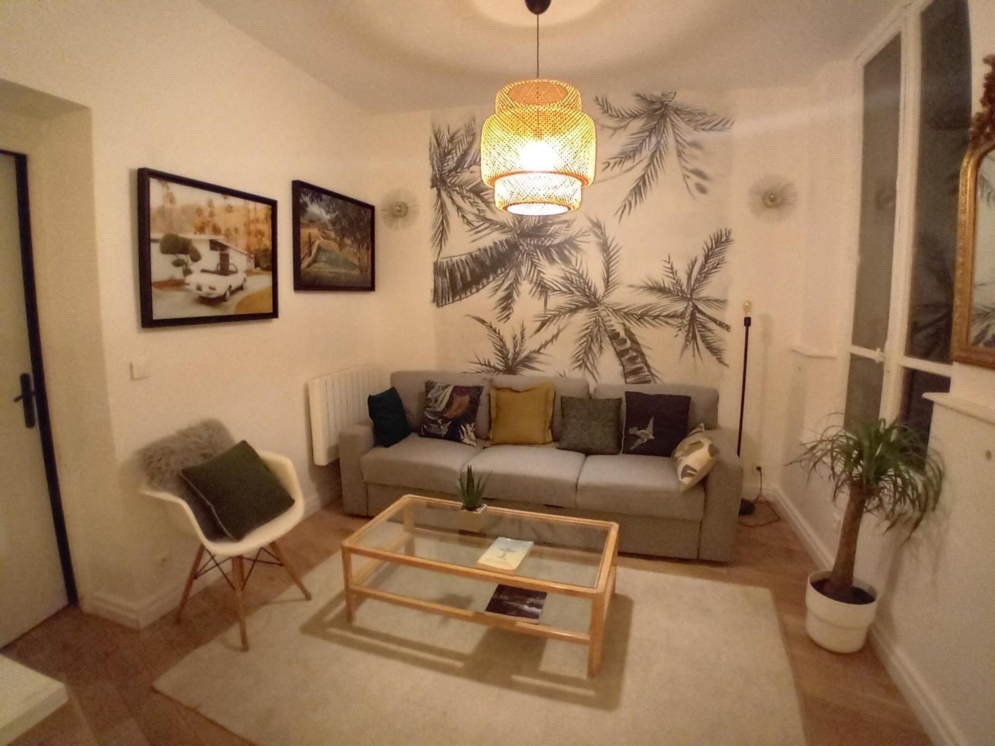 Eiffel Tour And Louvre Meusm 5 Minute , Front Metro, Gare Montparnasse Homestay Paris