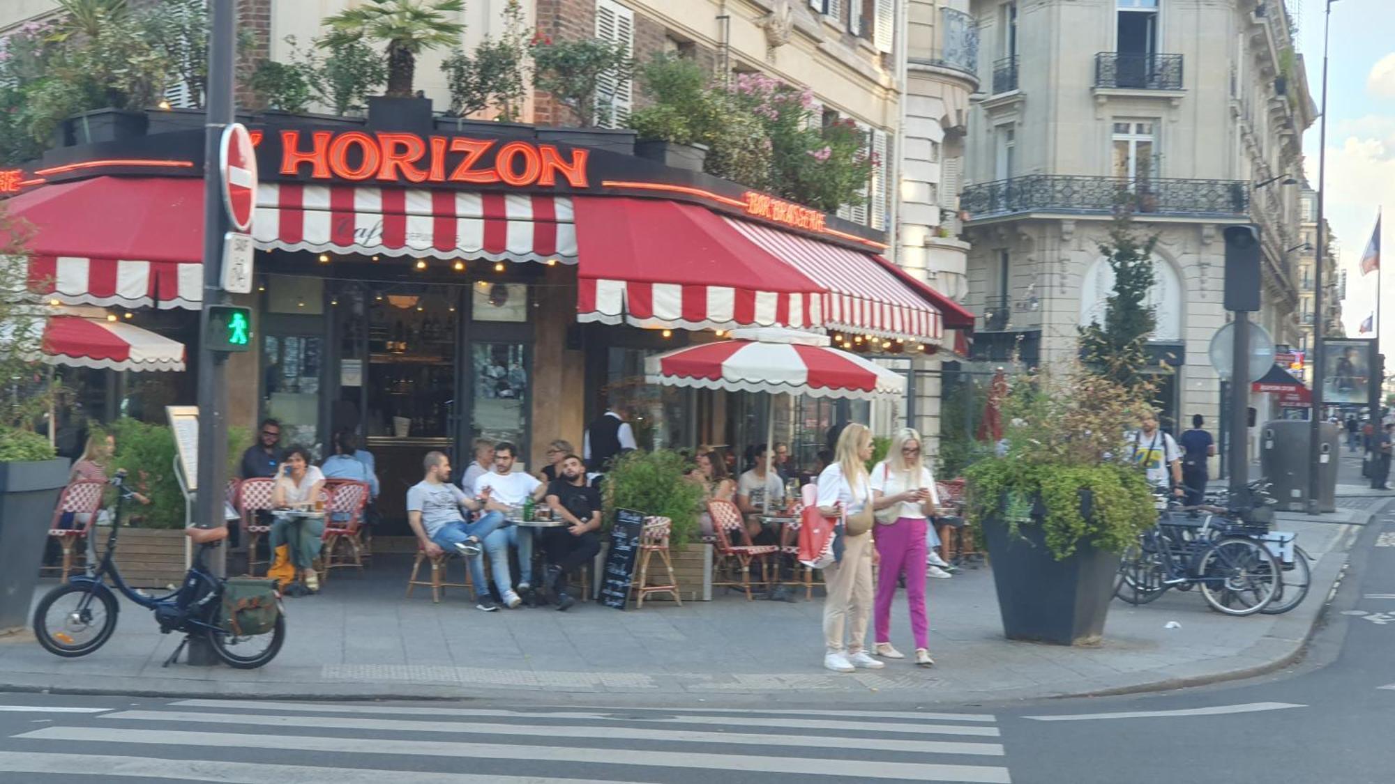 Homestay Eiffel Tour And Louvre Meusm 5 Minute , Front Metro, Gare Montparnasse Paris